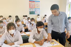 Sau 1 năm công tác ở Trường THPT A Túc, thầy Võ Văn Tuấn tiếp tục xin ở lại dạy học. 