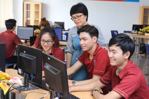 Sinh viên Trường ĐH Nguyễn Tất Thành. Ảnh: INT