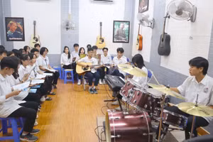 Trường THPT Lê Hồng Phong (TP Hải Phòng) đi đầu đưa âm nhạc vào giảng dạy.