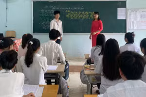 Giờ học Ngữ văn tại Trường THPT Quan Sơn (huyện Quan Sơn, Thanh Hóa). Ảnh: NTCC