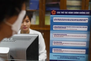 Hà Nội đang có những giải pháp quyết liệt, giảm thiểu việc công nhân lao động không phải đến cơ quan hành chính.