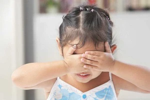 Trẻ chậm nói, chậm các lĩnh vực phát triển tâm vận động có thể là dấu hiệu tự kỷ. Ảnh minh họa.