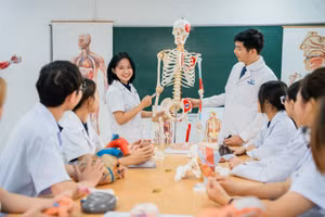 Một tiết học của sinh viên ngành Điều dưỡng, Trường ĐH Phenikaa. Ảnh: NTCC