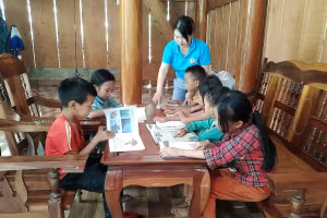 Điểm trường bản Phà Lõm, Trường Tiểu học Tam Hợp, huyện Tương Dương, Nghệ An thường xuyên mở cửa trong dịp hè để học sinh đến đọc sách.