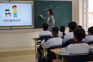 Trường THCS Quán Toan triển khai dạy tiếng Hàn trong sự ủng hộ cao của phụ huynh.