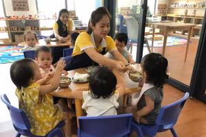 Chăm sóc và nuôi dưỡng trẻ chất lượng tại Trường Mầm non Merystar Hà Nội. Ảnh: TG