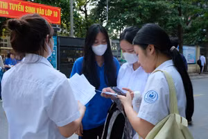 Thí sinh dự thi vào lớp 10 các trường THPT công lập của Hà Nội năm 2023. Ảnh minh họa: Tú Anh