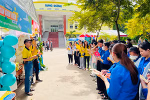 Sinh viên Trường ĐH Trà Vinh tham gia Ngày hội chào đón tân sinh viên năm 2023.