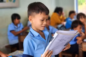 Học sinh lớp 3, Trường Tiểu học Hà Huy Tập trong 1 tiết học tiếng Ê đê.