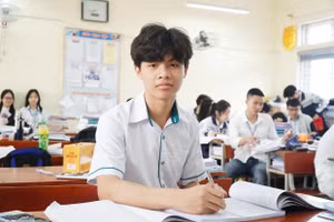 Nguyễn Quốc Cường, học sinh lớp 12A1, Trường Phổ thông DTNT THPT số 2 tỉnh Nghệ An.