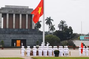 Lễ Thượng cờ hằng ngày trước Lăng Chủ tịch Hồ Chí Minh. Ảnh: ITN.