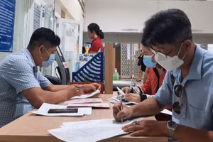 Cải cách chính sách tiền lương là cần thiết và cấp bách để xây dựng đội ngũ cán bộ, công chức chuyên nghiệp, hiệu quả. Ảnh minh họa