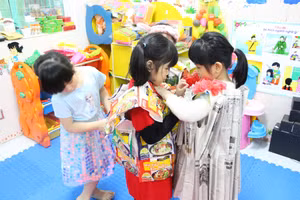 Một trong nhiều hoạt động dạy và học sáng tạo cho trẻ mầm non trong bộ tài liệu được VVOB thiết kế. 