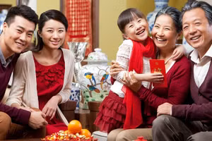 Nhiều cha mẹ cho biết ngày Tết, trẻ có thể “hư” hơn ngày thường.