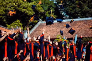 Tân cử nhân Học viện Quản lý giáo dục. Ảnh: NTCC