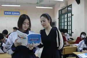 Cô trò Trường THPT Lý Thường Kiệt (Hà Nội) ôn thi tốt nghiệp THPT môn Tiếng Anh. 