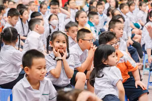 Cha mẹ cần đồng hành với con vượt qua tâm lý thiếu tự tin, lo lắng khi vào lớp 1.