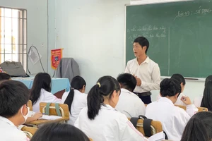Thầy Giáp mong rằng, bản thân có sức khỏe để lo cho gia đình, báo hiếu cha mẹ và tiếp tục dạy học.
