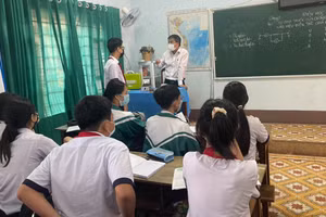 Giờ học tại Trường THCS Phan Chu Trinh (TP Buôn Ma Thuột, Đắk Lắk).