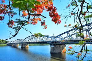 Sông Hương, cầu Trường Tiền ở Huế. Ảnh minh họa: INT.