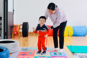 Cha mẹ cần dạy con kỹ năng giao tiếp từ sớm tuỳ theo độ tuổi. Ảnh minh hoạ.