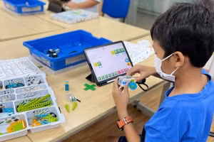 Trẻ học lập trình tại CLB Robotics-IoT của Trường ĐH Khoa học Tự nhiên – ĐHQG TPHCM/ CLB Robotics-IoT.