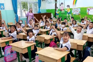 Học sinh lớp 1, Trường Tiểu học Lê Văn Việt (TP Thủ Đức) trong ngày tựu trường năm học mới 2022 - 2203.