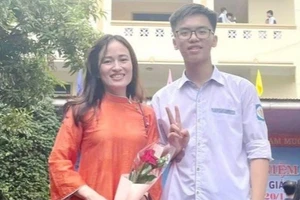 Cô Trần Thị Quỳnh Anh và em Mai Văn Đức đoạt Huy chương Bạc Olympic Hóa học quốc tế năm 2023. Ảnh: NVCC.