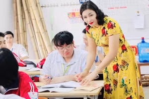 Cô trò Trường THPT Công nghiệp (Hòa Bình) trong giờ học. Ảnh: NTCC