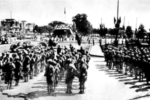 Quang cảnh ngày 2/9/1945 tại vườn hoa Ba Đình (Hà Nội), nơi Chủ tịch Hồ Chí Minh thay mặt Chính phủ lâm thời đọc “Tuyên ngôn Độc lập” khai sinh ra nước Việt Nam Dân chủ Cộng hòa (nay là nước Cộng hòa xã hội chủ nghĩa Việt Nam). Ảnh tư liệu.