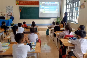 Tiết học Toán của cô trò Trường Tiểu học và THCS Hồ Thầu, huyện Tam Đường.