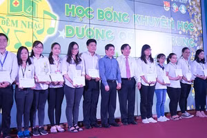 Quỹ học bổng Dương Quang Trung của Trường ĐH Y khoa Phạm Ngọc Thạch cấp học bổng cho sinh viên có hoàn cảnh khó khăn. Ảnh: ĐHYK Phạm Ngọc Thạch