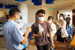 Thí sinh dự thi đánh giá năng lực năm 2022 tại Trường Đại học Quốc tế, Đại học Quốc gia TPHCM. Ảnh: Mạnh Tùng