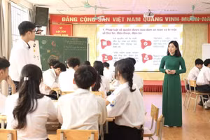 Cô Phạm Thị Thanh Huyền trong một giờ lên lớp. Ảnh: NVCC