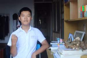 Lê Xuân Mạnh - Trường THPT Hàm Rồng (TP Thanh Hóa).