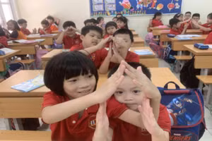 Học sinh trong tiết hoạt động trải nghiệm với bài “Có bạn thật vui” của cô Sa.