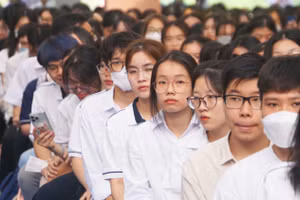 Tân sinh viên Trường Đại học Khoa học Xã hội và Nhân văn, Đại học Quốc gia TPHCM trong ngày khai giảng 21/9. 