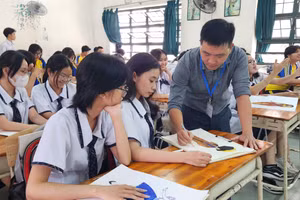 Thầy trò Trường THPT Bình Hưng Hòa (quận Bình Tân, TPHCM). Ảnh: INT