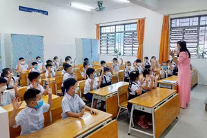 Giáo viên Trường Tiểu học Phú Lợi, TP Thủ Dầu Một (Bình Dương) trong giờ lên lớp. Ảnh: Hồ Phúc