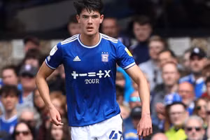 Trung vệ Elkan Baggott (U22 Indonesia) đang khoác áo Cheltenham Town.