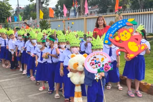 Niềm vui ngày khai giảng của cô trò tỉnh Tiền Giang. 