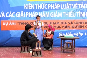 Học sinh huyện vùng cao Sìn Hồ tham gia tìm hiểu về tảo hôn.