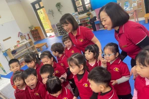 Cô trò Trường Mầm non Thanh Trì (Hà Nội) tham gia hội thi “Giáo viên giỏi” vòng 2 cấp Quận năm học 2022 – 2023. Ảnh: INT