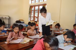 Huyện Tương Dương (Nghệ An) thực hiện thuyên chuyển giáo viên góp phần giải quyết tình trạng thừa thiếu cục bộ. Ảnh minh họa: INT