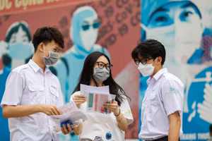 Thí sinh dự thi tốt nghiệp THPT tại TPHCM. Ảnh: INT