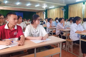 Sinh viên lớp Đại học Tiểu học K8, Khoa Sư phạm, Phân hiệu Đại học Thái Nguyên tại tỉnh Lào Cai.