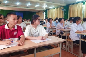 Sinh viên lớp Đại học Tiểu học K8, Khoa Sư phạm, Phân hiệu Đại học Thái Nguyên tại tỉnh Lào Cai.