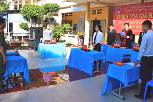 Phiên tòa giả định tổ chức tại Trường THPT Hiếu Tử (Tiểu Cần, Trà Vinh). Ảnh: P.Thảo