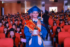 Nguyễn Hoàng Gia Khánh, tân cử nhân ngành Sư phạm Hóa học là thủ khoa tốt nghiệp năm 2023 của Trường Đại học Sư phạm TPHCM. Ảnh: Mạnh Tùng