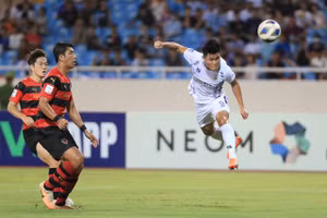 Trận Hà Nội FC (áo trắng) thua 2-4 trước Pohang Steelers. Ảnh: INT.
